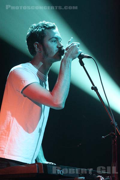 EDITORS - 2008-04-07 - PARIS - Le Bataclan - Thomas Michael Henry Smith